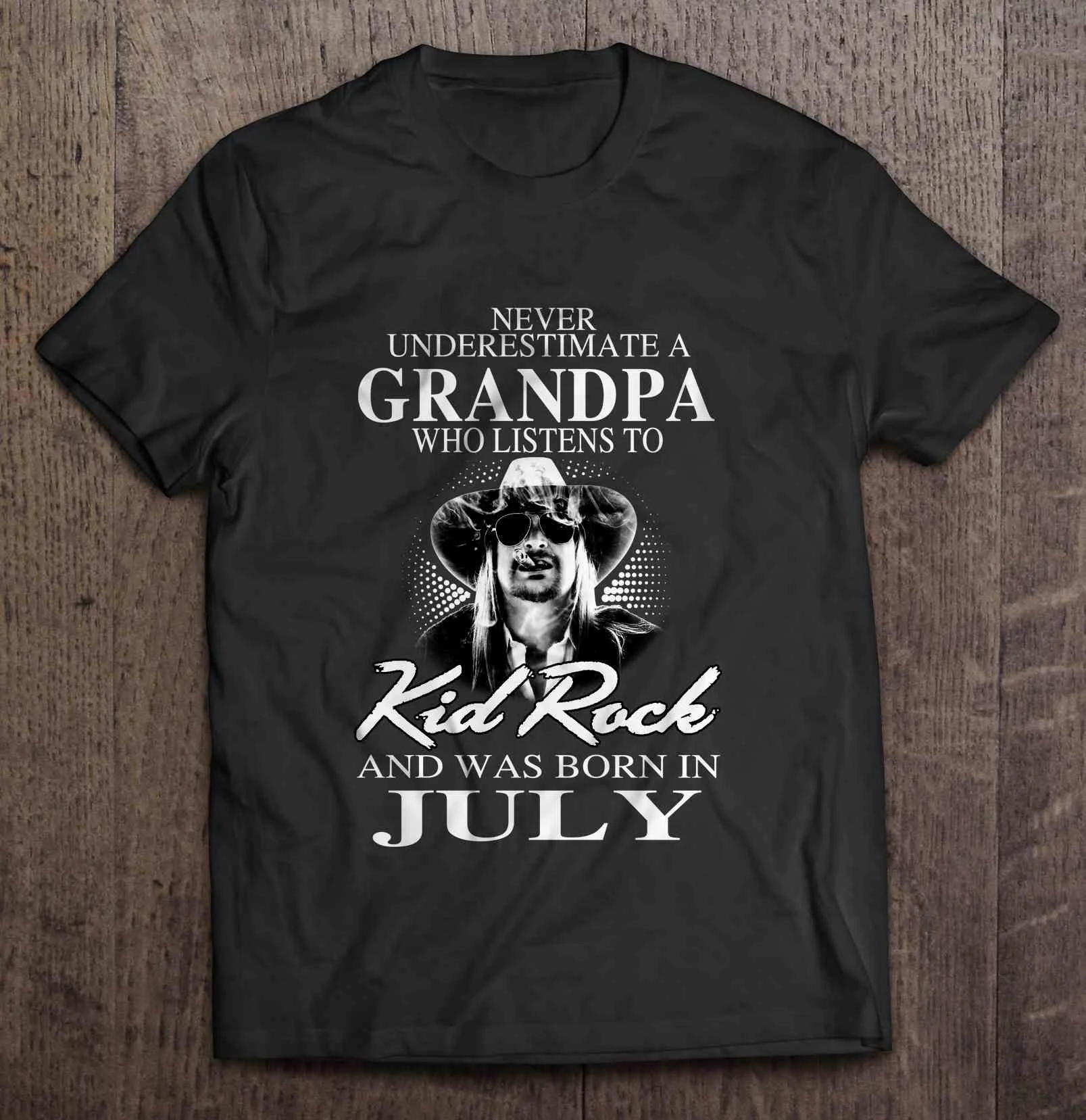 Никогда не недооценивайте дедушку который прислушивается к детскому року и был