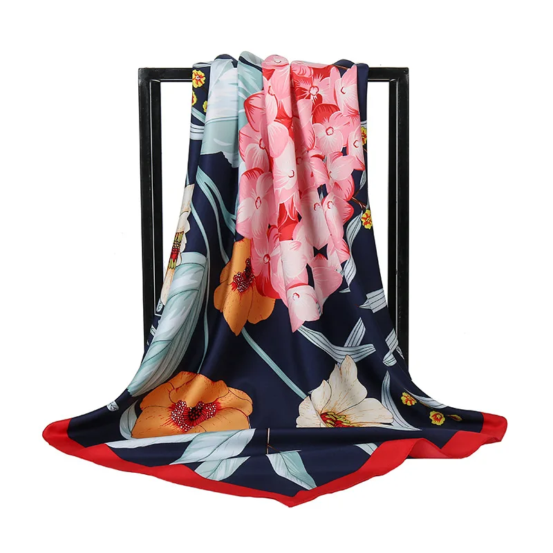 Рисунок 5 - Женский шарф с цветочным принтом