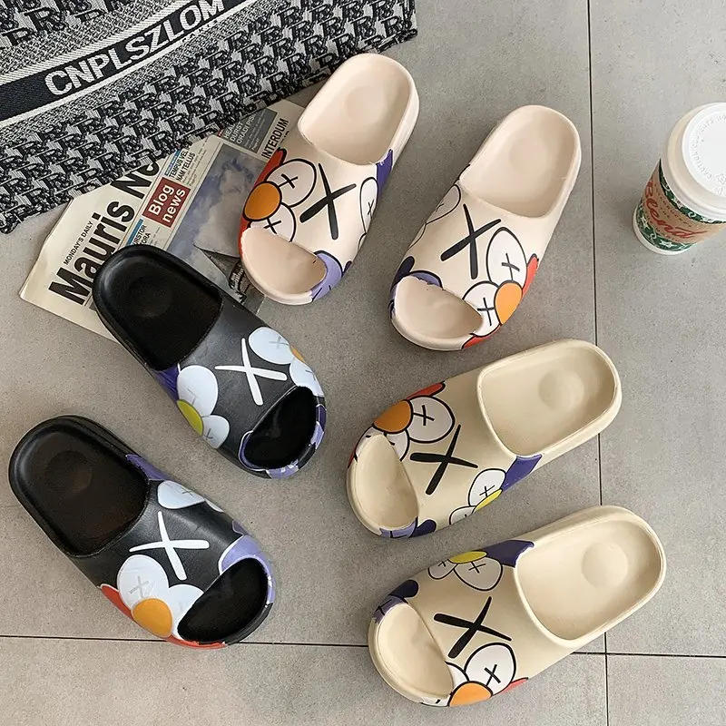 

Wholesale one-word slippers men's slippers couple modele older children's models bathroom cartoon slippers beach shoes35-46
