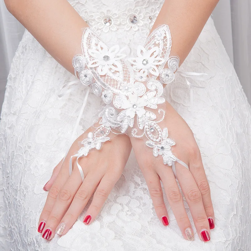 Новое поступление, белые перчатки невесты, дешевые кружевные перчатки с бисером, сексуальные свадебные аксессуары, Дешевые Свадебные перча...
