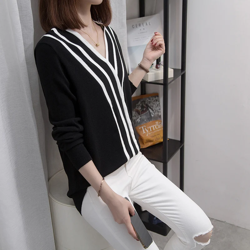 Женский свитер в полоску с длинным рукавом и v-образным вырезом | Женская одежда