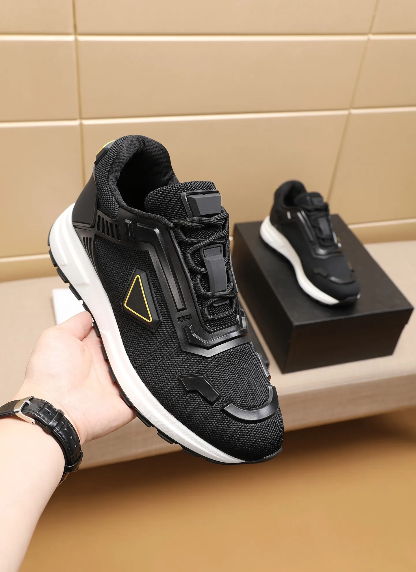 

Hot New men's luxury fashion Casual Lace-up summer tennis shoes Low top shoes cowhide Sports shoes sneakers for men