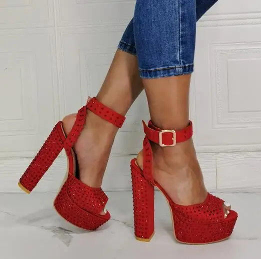 

Перевозка груза падения красный, белый коричневый Лакированная кожа шпильки женские босоножки пикантные женские босоножки; Открытый носок; Летние Ремешок на щиколотке обувь гладиаторы вечерние модельные туфли на каблуке