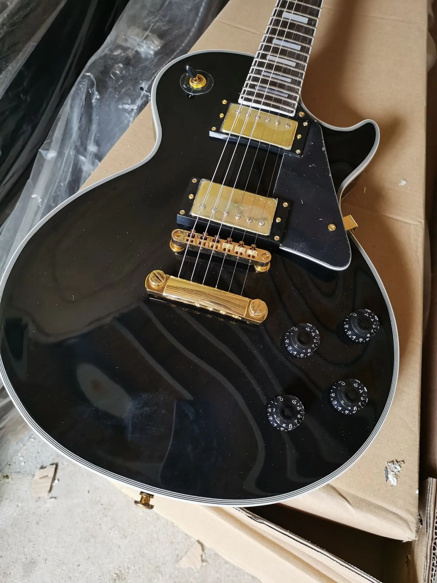 Бесплатная доставка Новая высококачественная черная электрогитара под заказ