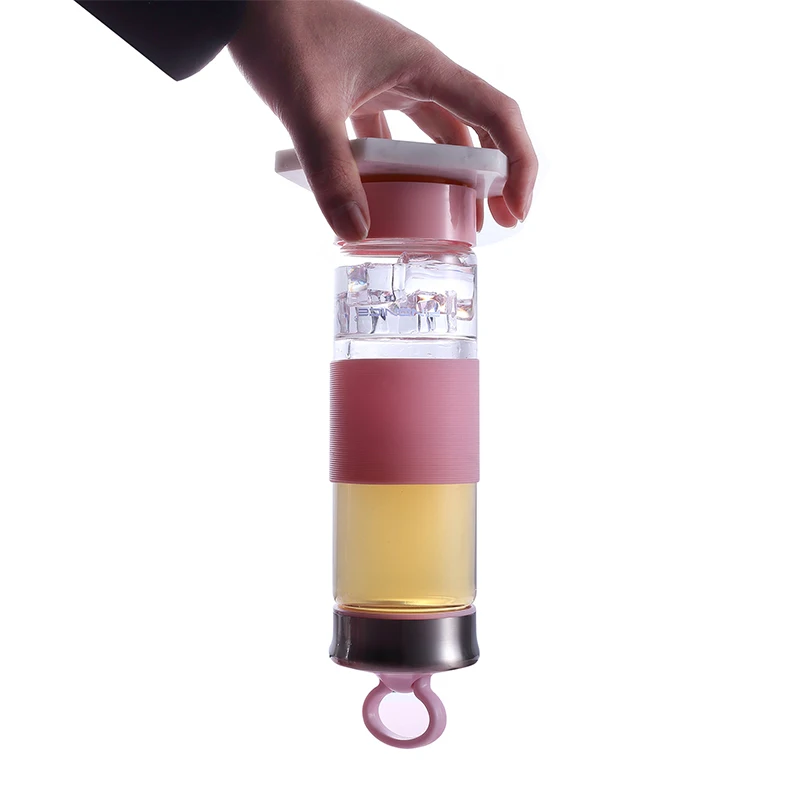 Розовое стекло которое можно использовать в качестве держателя для мобильного