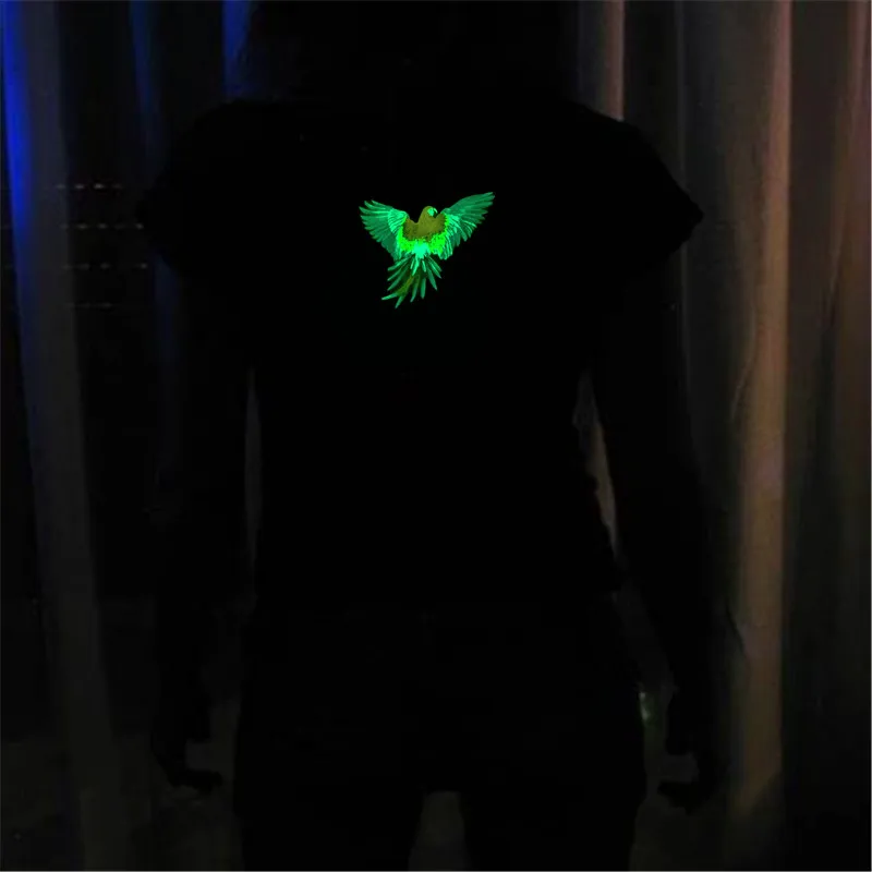 Светящиеся наклейки на одежду в виде попугаев | Дом и сад