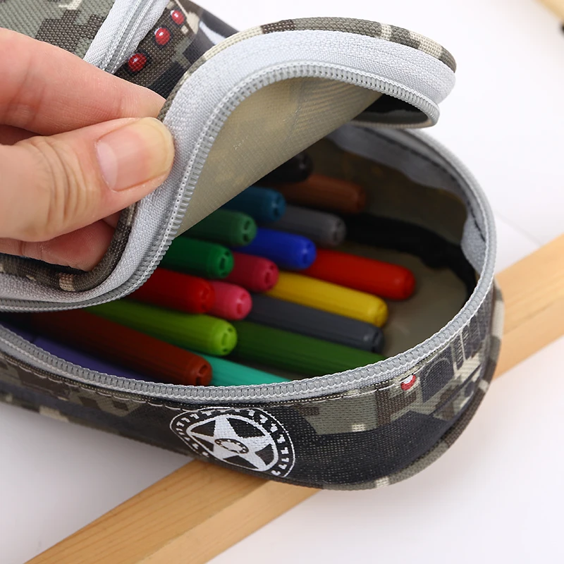 Камуфляжный чехол для мальчиков с машинками и карандашами школьные