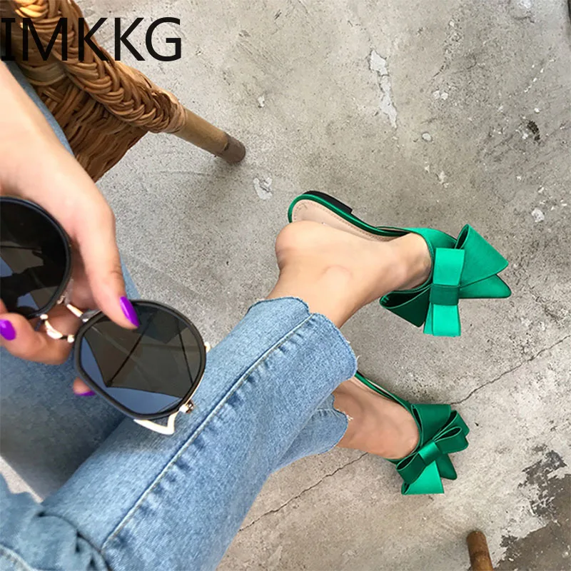 Женская обувь Сезон весна лето Корейские шелковые атласные тапочки с острым