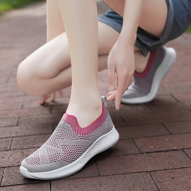 Кроссовки сетчатые для мам легкие спортивные сникерсы плоская подошва