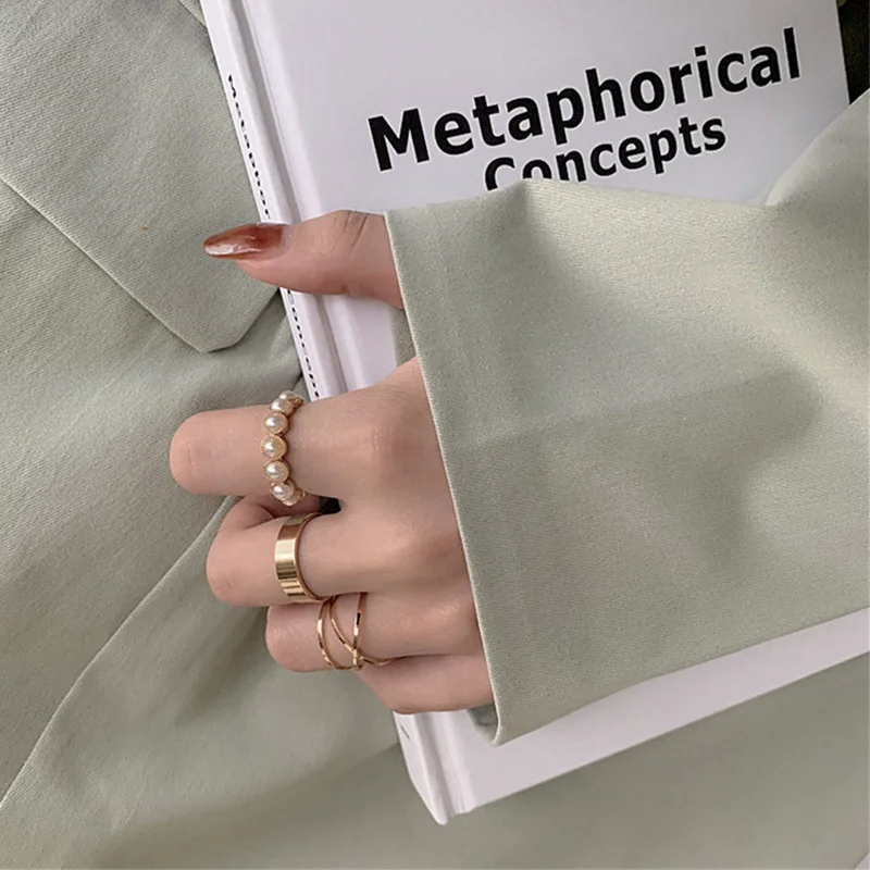 

4 pcs/set Fashion Pearl Rings for Women Retro Gold Color Set Ring Female Temperament Simple Compact Pearl Geometric