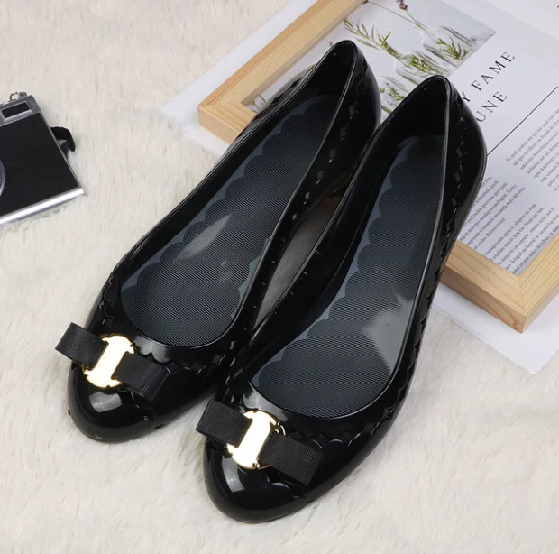 Черный Женские модные сандалии на плоской подошве; пляжная прозрачная обувь; женские летние уличные шлепанцы; сандалии без застежки; женская обувь - Цвет: Черный