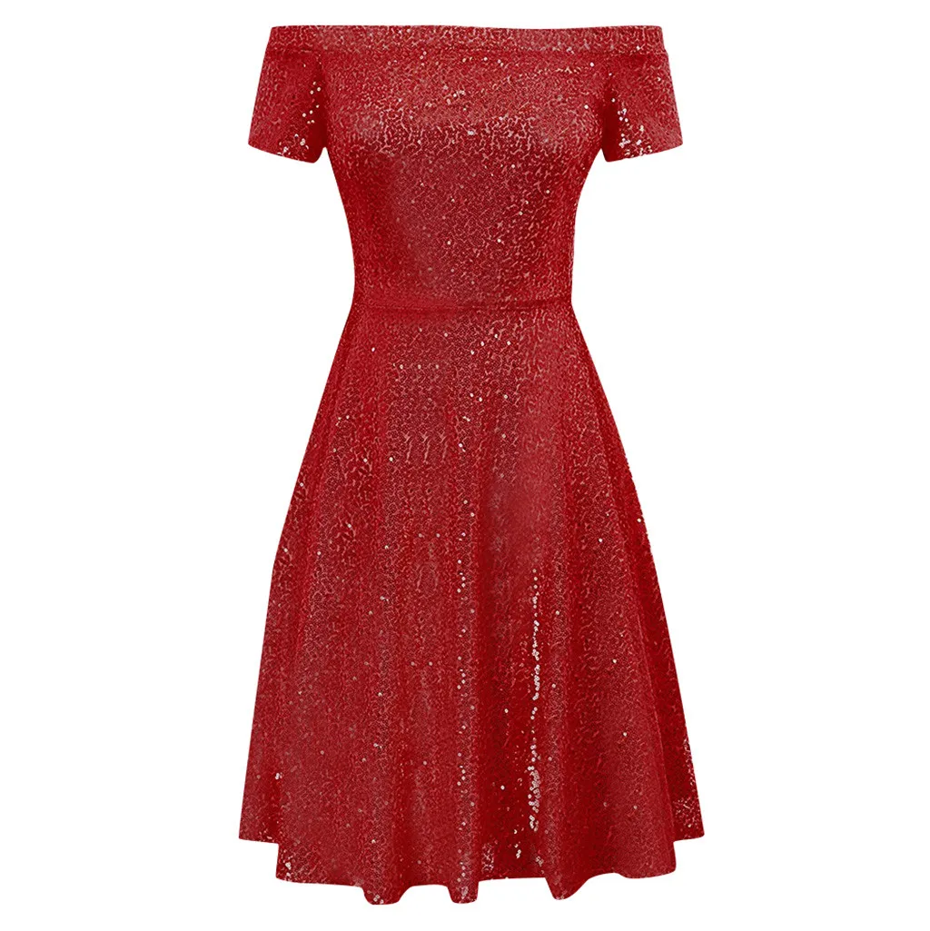 Женское платье с открытыми плечами и короткими рукавами блестками
