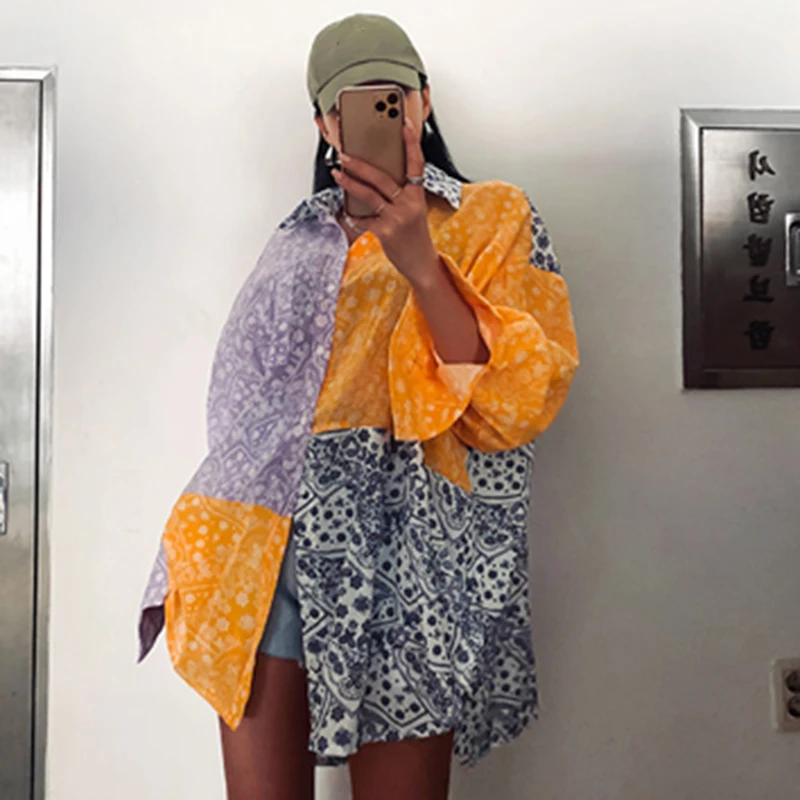 Женская рубашка с цветным принтом отворотом и рукавами-фонариками