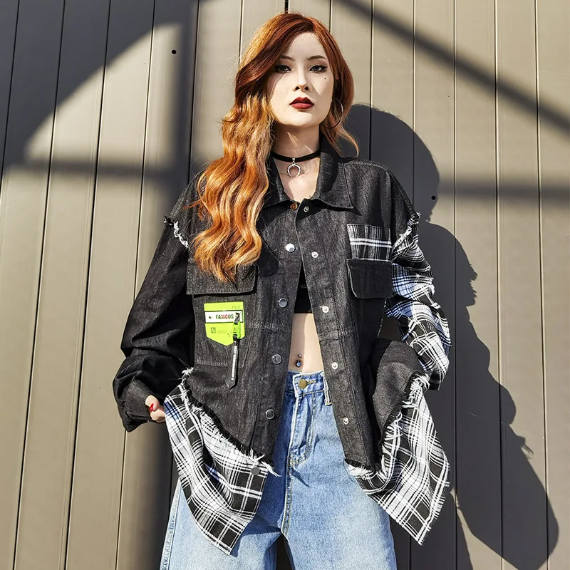 Женская джинсовая куртка в клетку свободная Черная Корейском стиле модель 2021 на