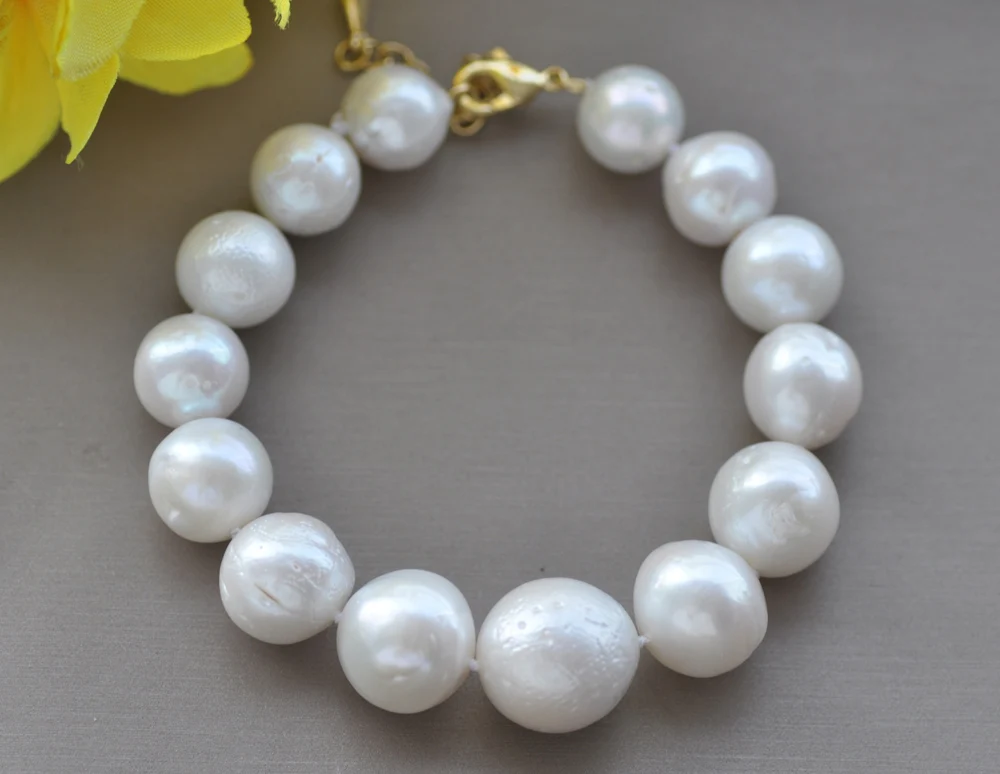 

Z10703 15mm White Round Edison keshi Pearl Tower Bracelet