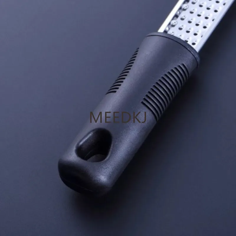 

Kitchen tools, graters, bartenders, chocolates, cinnamon spices, grinders, scrapers, lemon peelers, graters, planers