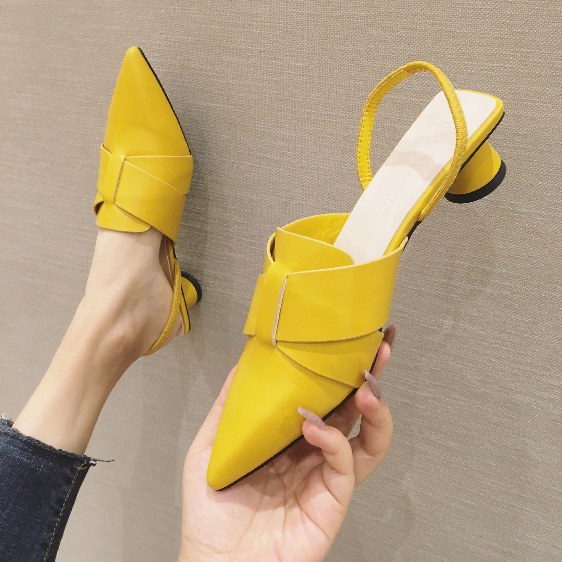 

Сандалии женские с перекрестными ремешками, босоножки на толстом среднем каблуке, с вырезами, шлепанцы на резинке