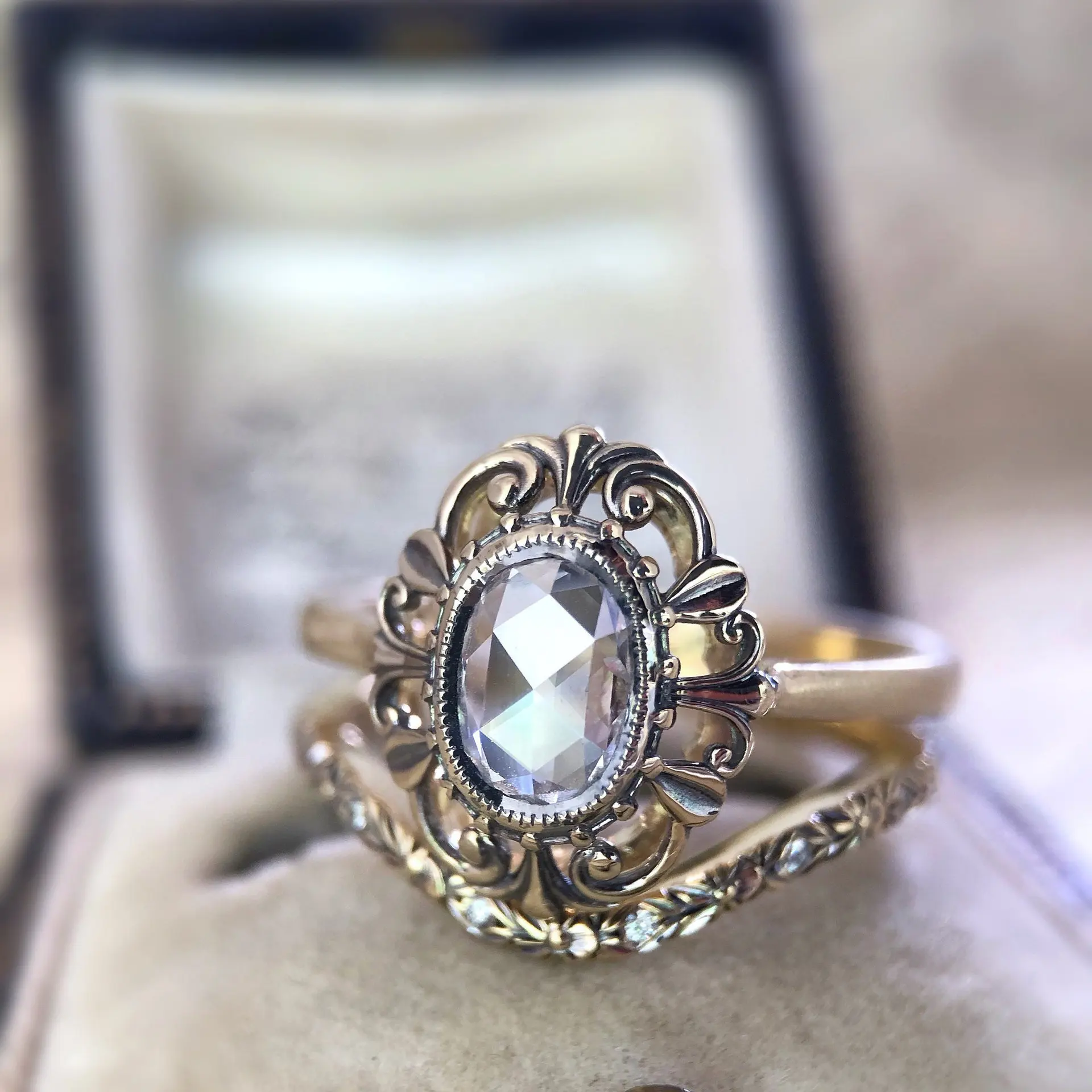 

Handmade 925 Silver Ring Moonstone Crystal Ring Female Retro Ethnic Style Oval Moonstone Ring Palace Flower Wedding Ring