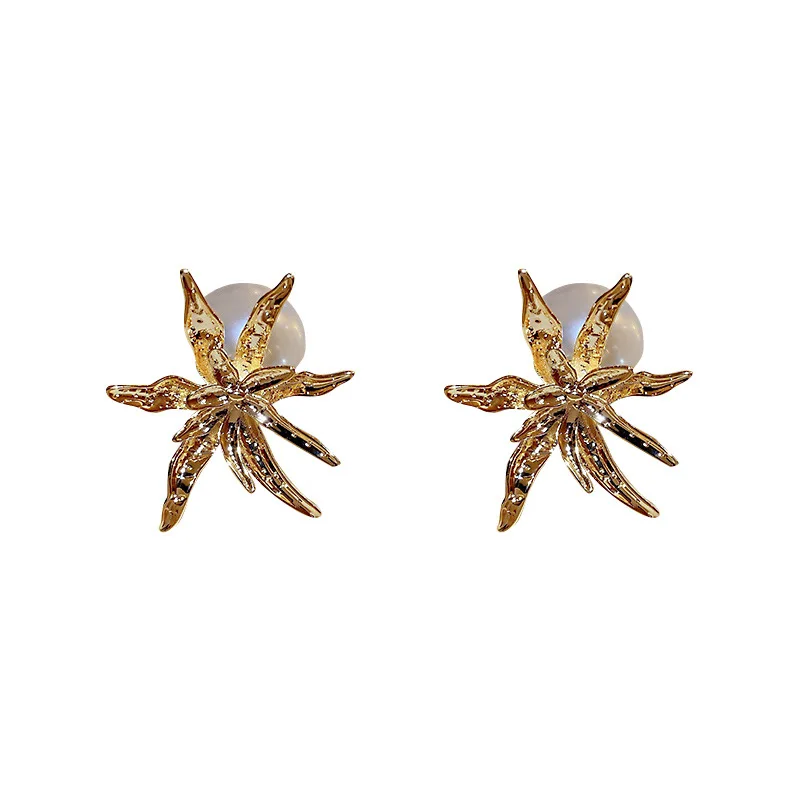 

2021 New Contracted Sweet Metal Flowers Drop Earrings Fashion Joker Elegant Fine Pearl Modelling Women Temperament Earrings