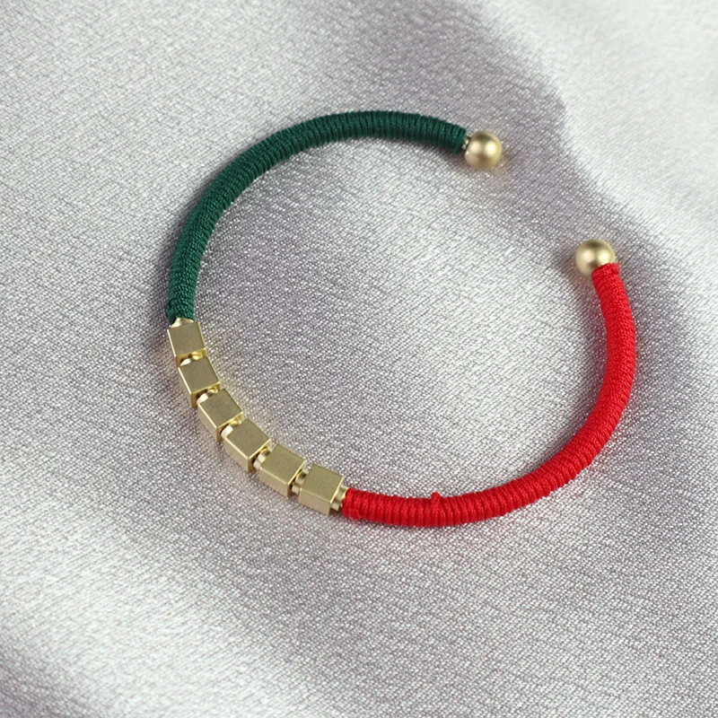 Красный и зеленый веревочный новогодний матовый открывающийся браслет из бусин