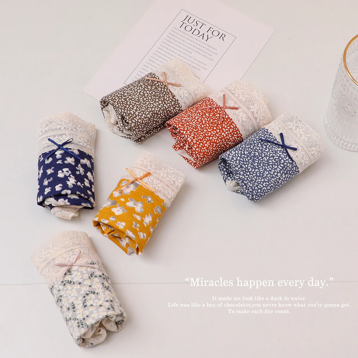 

New Women's Underwear Sexy Lace Panties Fashion Floral Comfort Briefs Mid Waist Seamless Underpants Female Sexy Lingerie