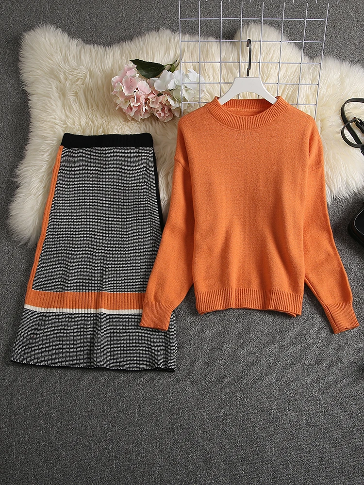 Женский трикотажный костюм ALPHALMODA свитер и юбка ярких цветов Осень зима