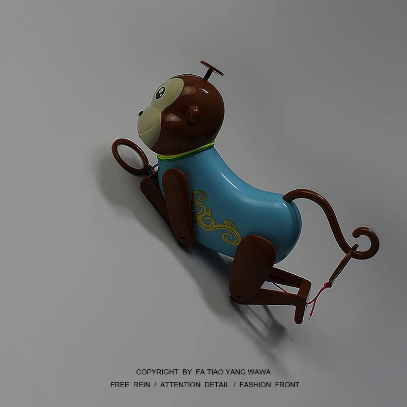 

Bored to see little monkey rope play! Pull the monkey