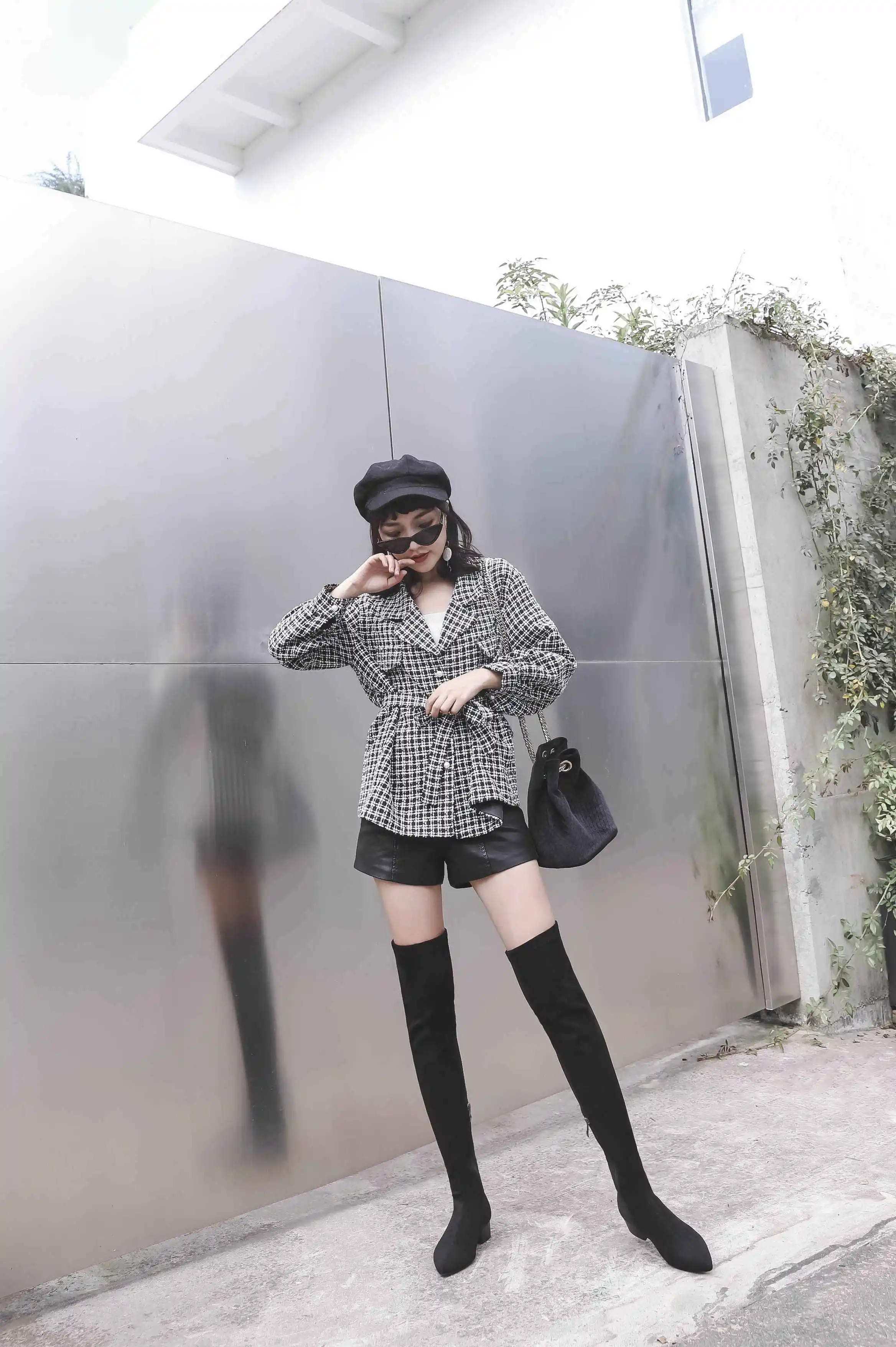Krazing pot/модные растягивающиеся сапоги из флока разных цветов; теплые зимние женские сапоги до бедра на среднем каблуке с круглым носком и боковой молнией; L95