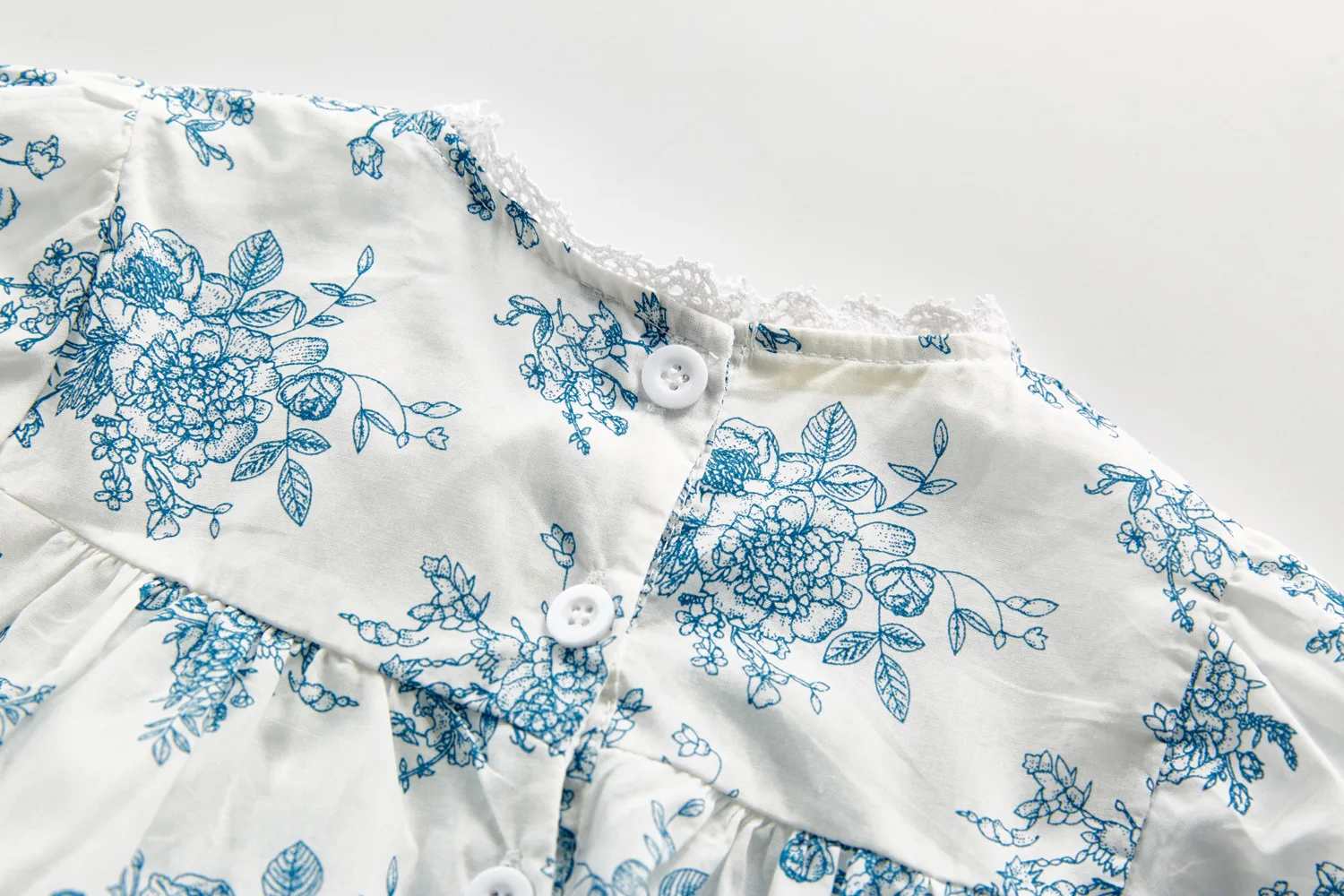 

2020 Summer Baby Girl Short Sleeve Blue Flower Romper Retro Cute Lace O-Neck Jumpsuit Newborn Clothes Toddler Vintage Jumpsuits