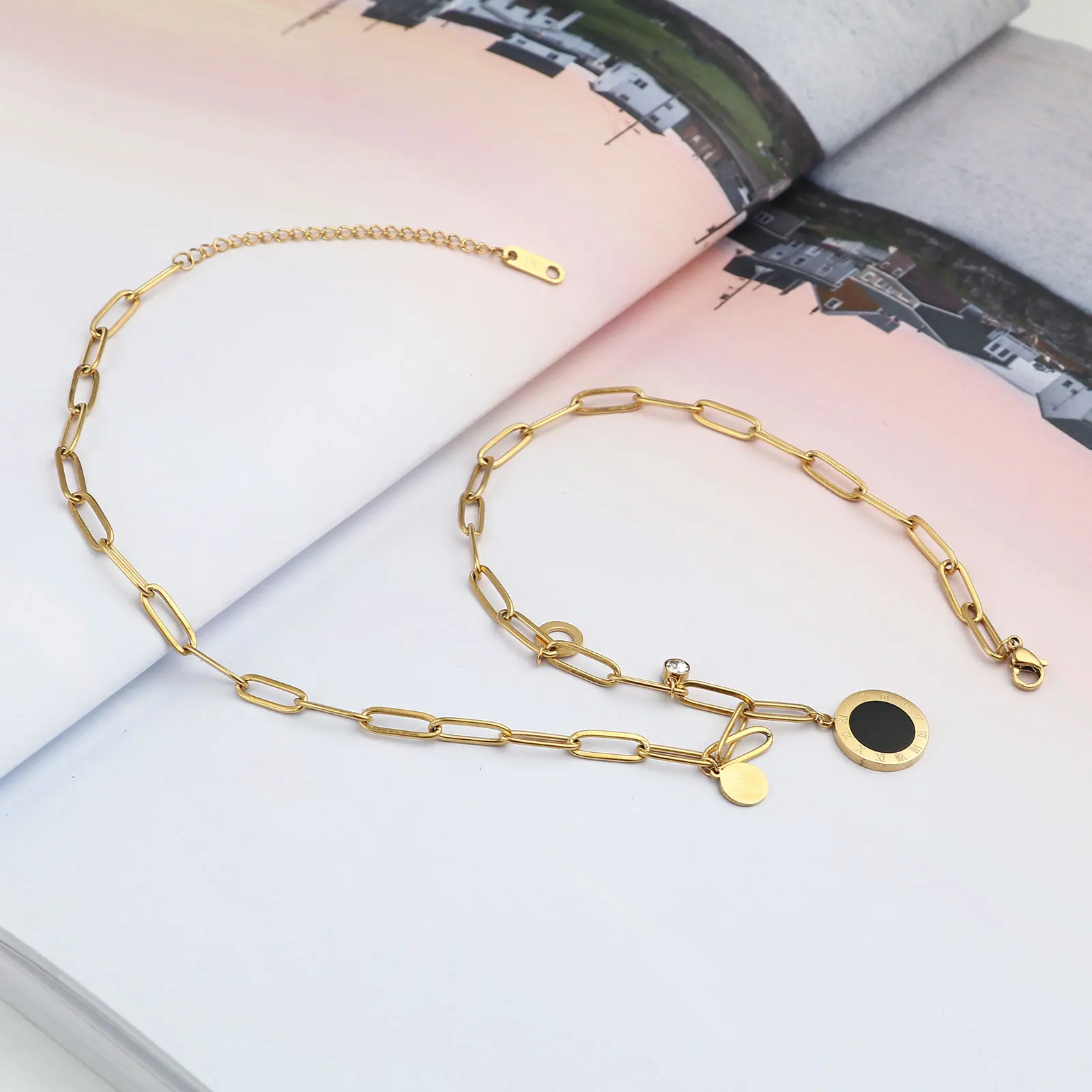 

Fashion Stainless Steel Link Cable Chain Findings Necklace Gold Color Metal Black Round Pendants Women Party Jewelry Gifts,1PC