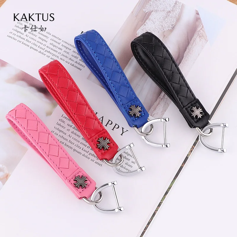 

Car keychain suitable for Mercedes-Benz BMW Audi Volkswagen Honda and other car woven Crowe heart chain