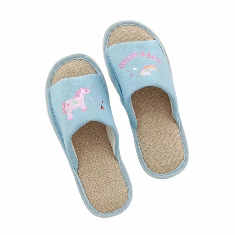 

Мягкие льняные домашние Нескользящие тапочки, в японском стиле, с мультяшной вышивкой, с открытым носком, с единорогом, удобные тапочки, весна-лето