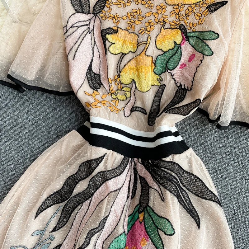 

New 2021 Fashion Runway Summer Vintage Party Dress Women Short Sleeve Elastic Waist Embroidered Floral Mesh Midi Dress N69956