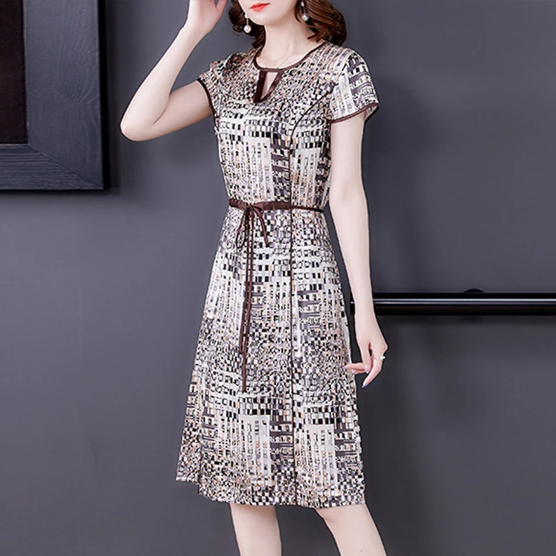 Женское атласное платье средней длины повседневное облегающее из натурального