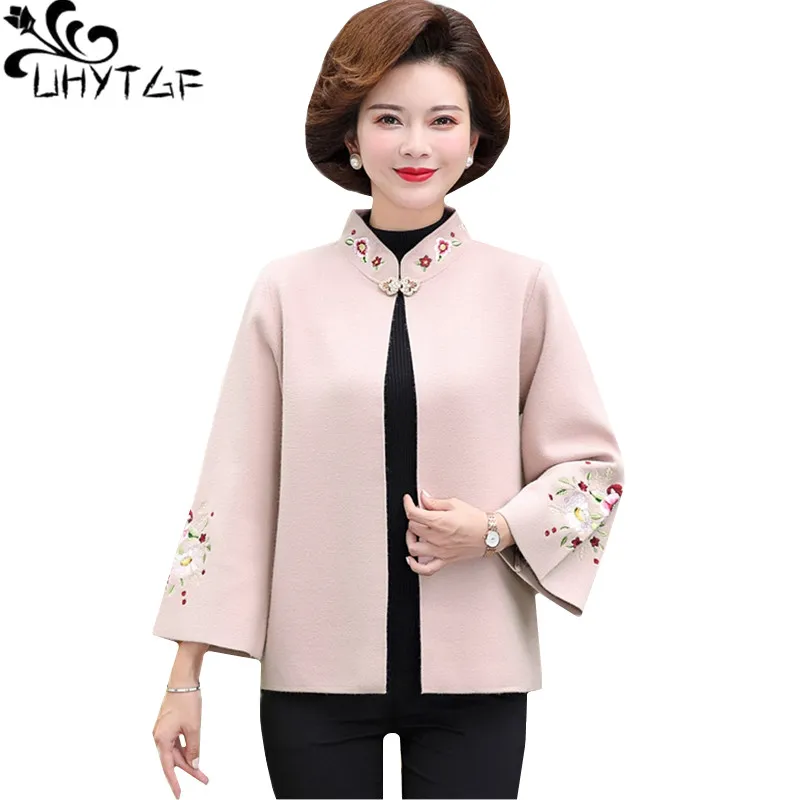 

Качественная трикотажная осенняя куртка UHYTGF, женские модные элегантные тонкие топы с вышивкой для мам, корейские повседневные короткие иск...