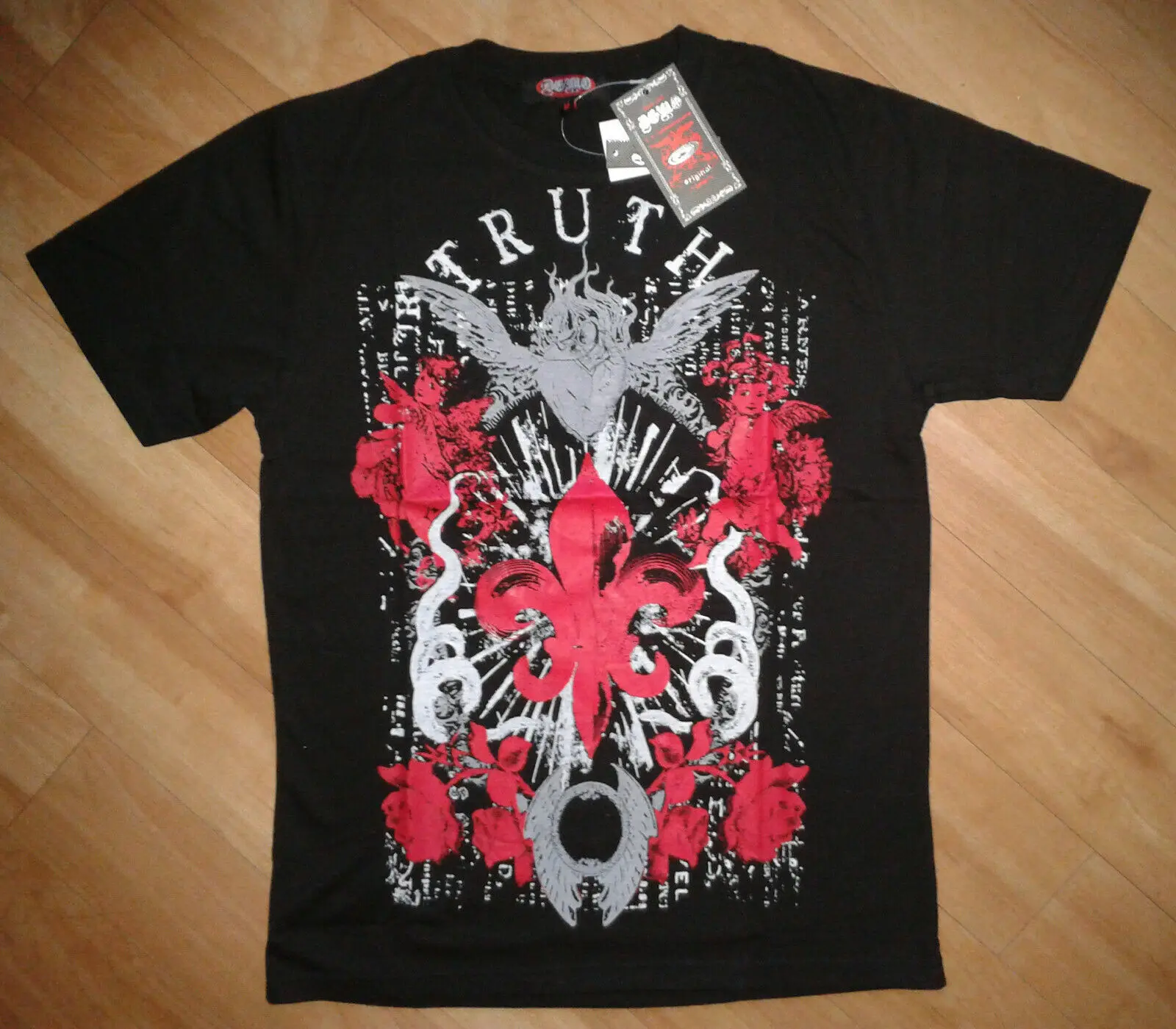

Fashion Graphic 'Truth' T-Shirt by Demo, Size Medium Print Short Sleeve T shirt