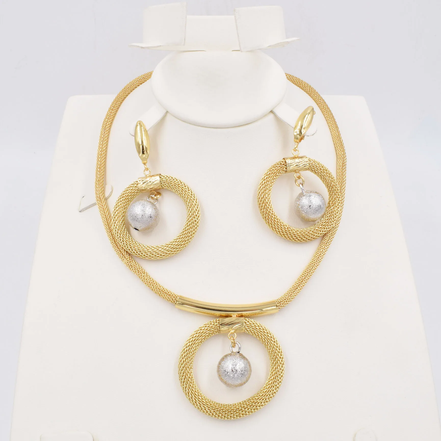 

Женский ювелирный комплект из бисера и серёг, цвет золото 750