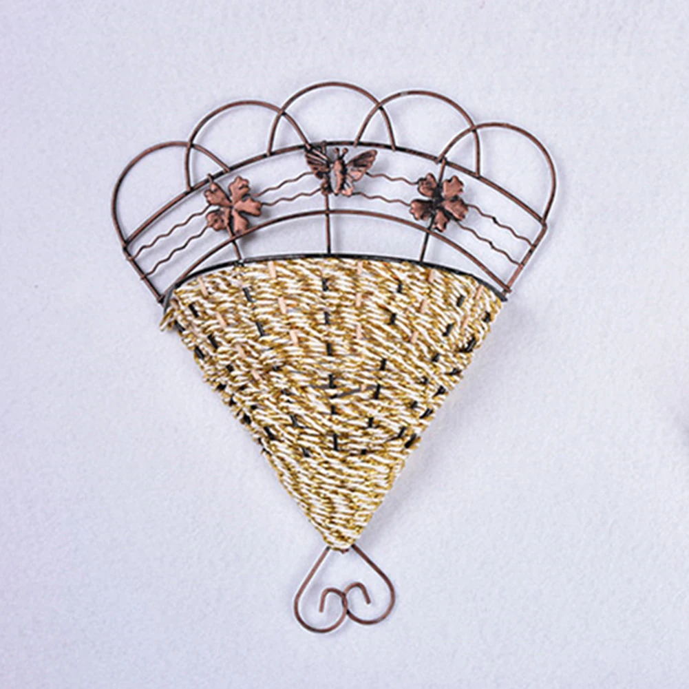 Стене висит плетеная корзина для цветов горшок плантатор стеллаж хранения