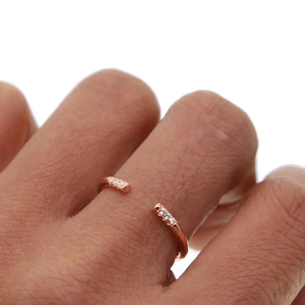 Женское Открытое кольцо из серебра 100% пробы с круглым и квадратным фианитом |