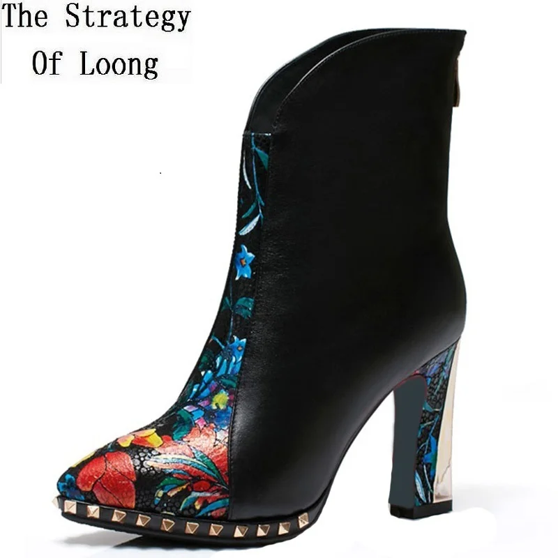 Женские ботильоны из натуральной кожи на тонком высоком каблуке с заклепками