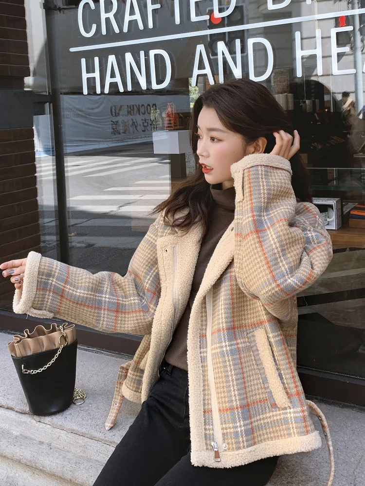 

Plaid lamb wool coat women's short 2021 autumn and winter wild new Korean version of loose woolen thick plus velvet coat