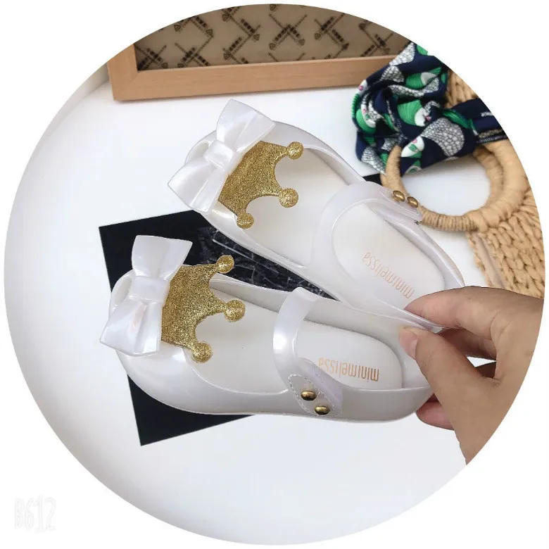 Mini Melissa/Новинка года; прозрачная обувь; детская обувь принцессы с круглым открытым носком и бантом; мягкие и удобные сандалии; обувь на каблуке 14-16,5 см - Цвет: White