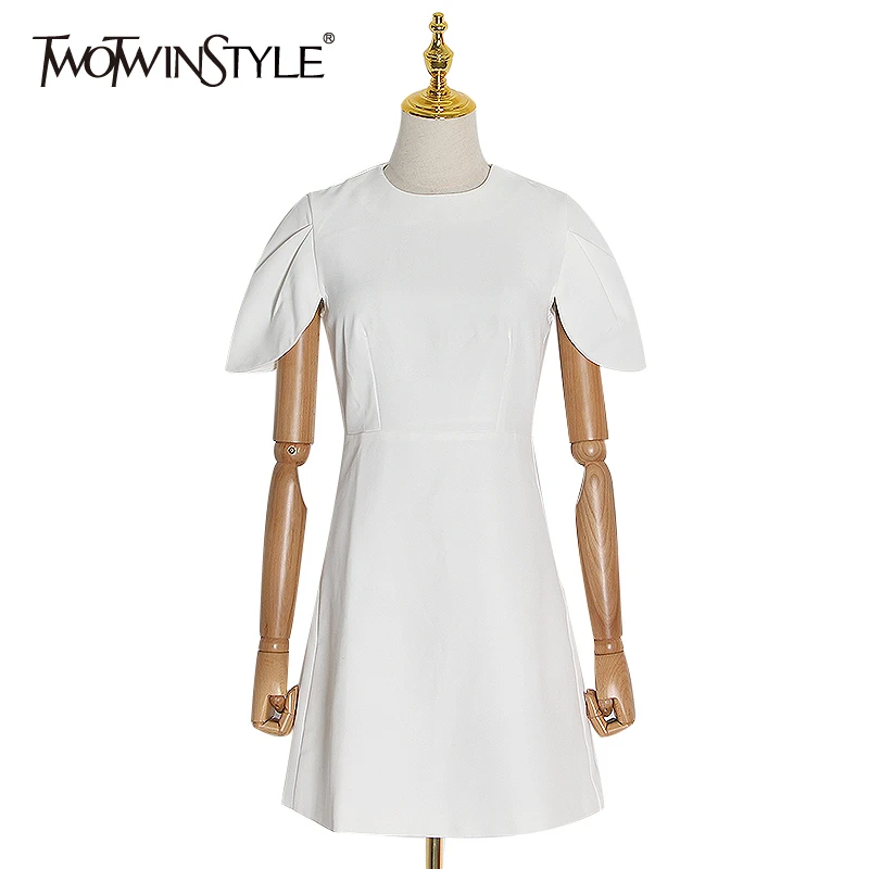 Женское мини-платье с круглым вырезом TWOTWINSTYLE весеннее белое ТРАПЕЦИЕВИДНОЕ