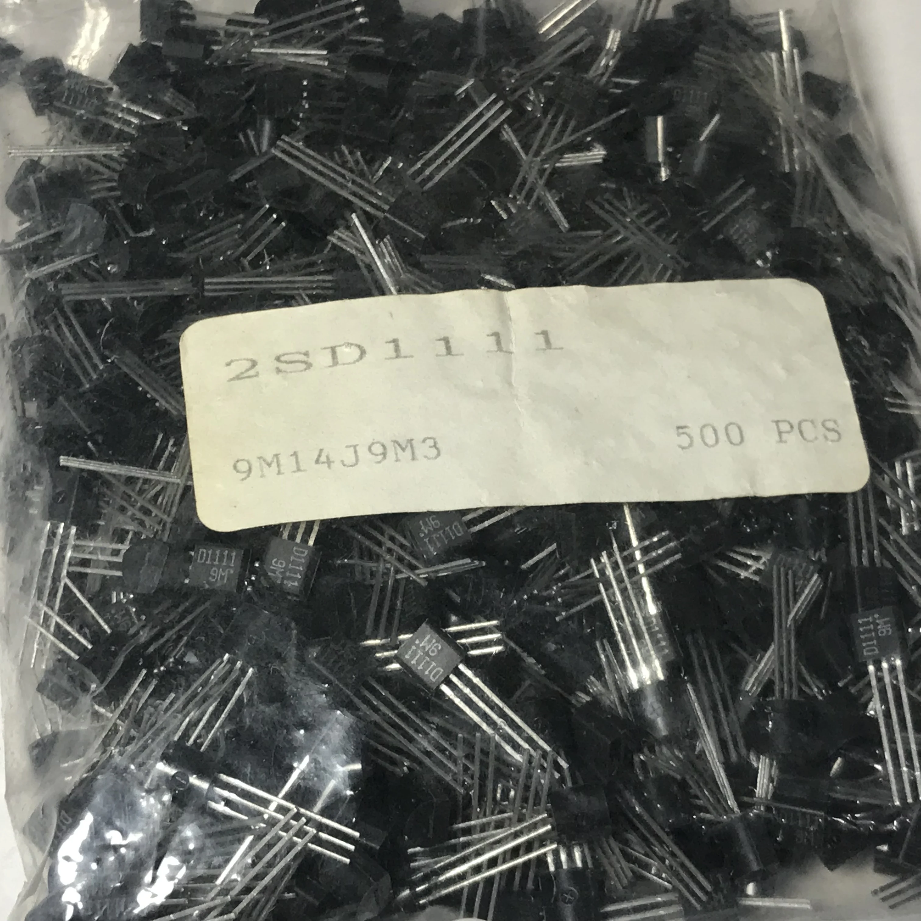 2SD1111 D1111 1111 Силовые транзисторы NPN 80V 0.7A 0,6 W TO-92 20 шт./лот
