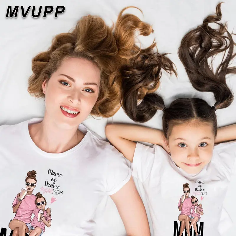 Одежда для мамы и дочки одинаковые наряды семейный образ подходящая одежда