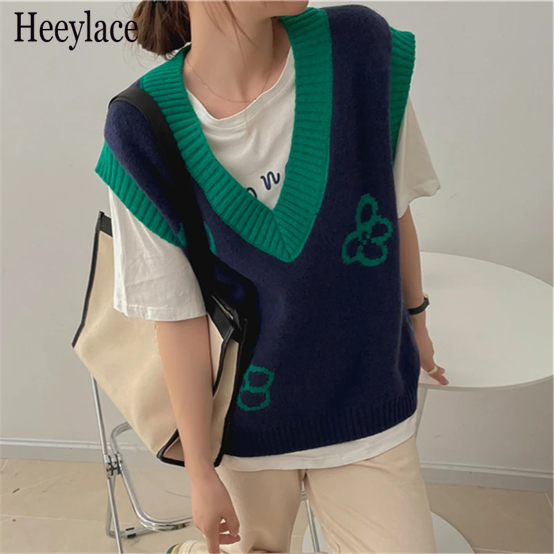 

2021 New Autumn Winter Women Sweaters Sleeveless Vest Waistcoat Floral Vintage Oversized Elegant Lady Tops