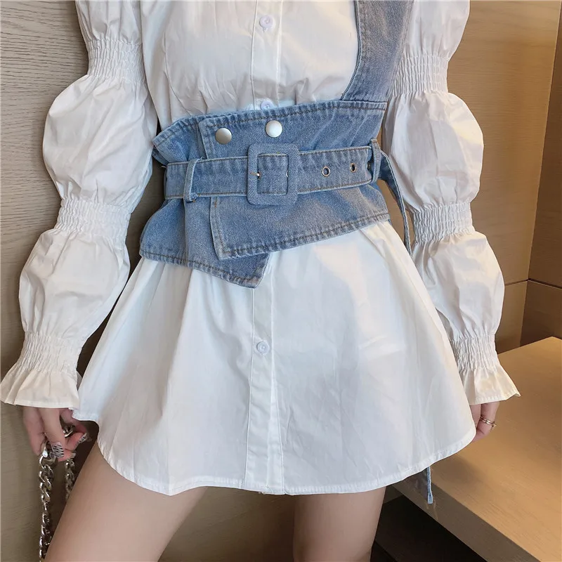 Женское короткое платье с пышными рукавами белое однобортное платье-рубашка