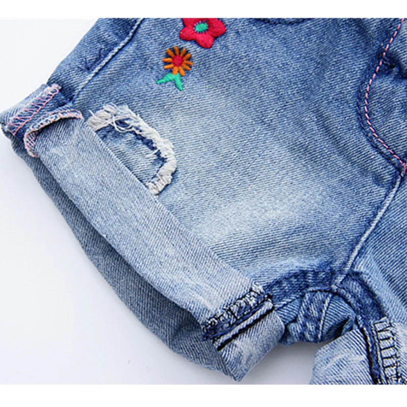 Летние джинсовые шорты для девочек брендовые с цветочной вышивкой маленьких