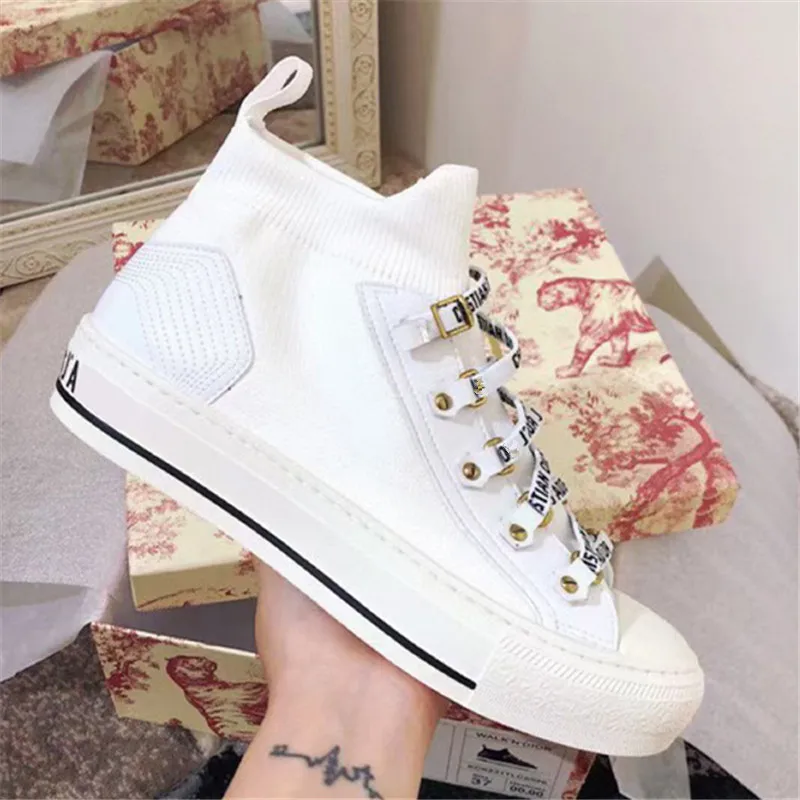 

Metal Decoration Graffiti Letters Ladies Canvas Shoes Skateboard Shoes Spring And Autumn Casual Ladies Sneakers Breathable Shoes