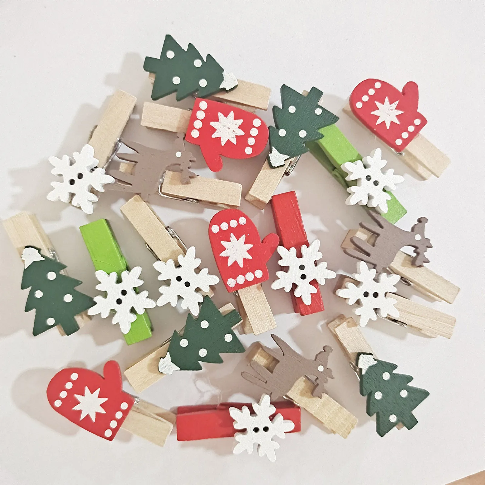 

20PCS DIY Christmas Mini Wood Clips Xmas Tree Decor Clips Photo Pegs Hanging Clips For Party Favors Home Festival Art Decor &50